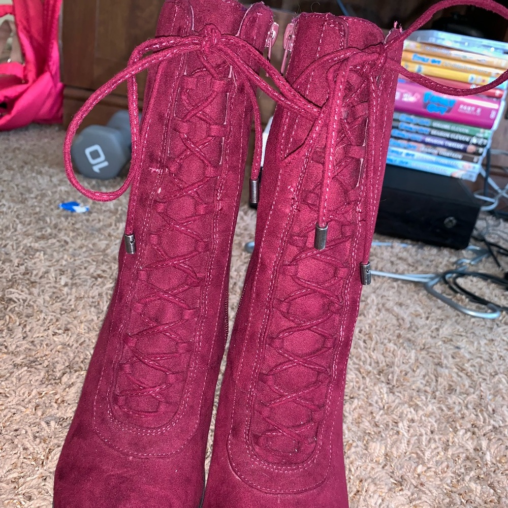 Burgundy gelled booties size 8